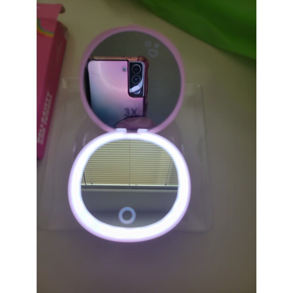 Hello Kitty LED Compact Mirror - Vacay Edition Rechargeable Pink NIB - Picture 4 of 4
